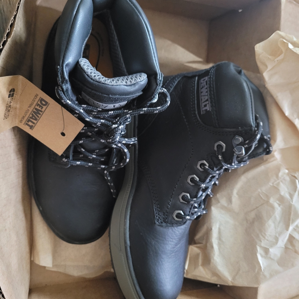 DeWalt Black, Steel Toe Unisex Work Boots. Men Size 5, Women Size 7